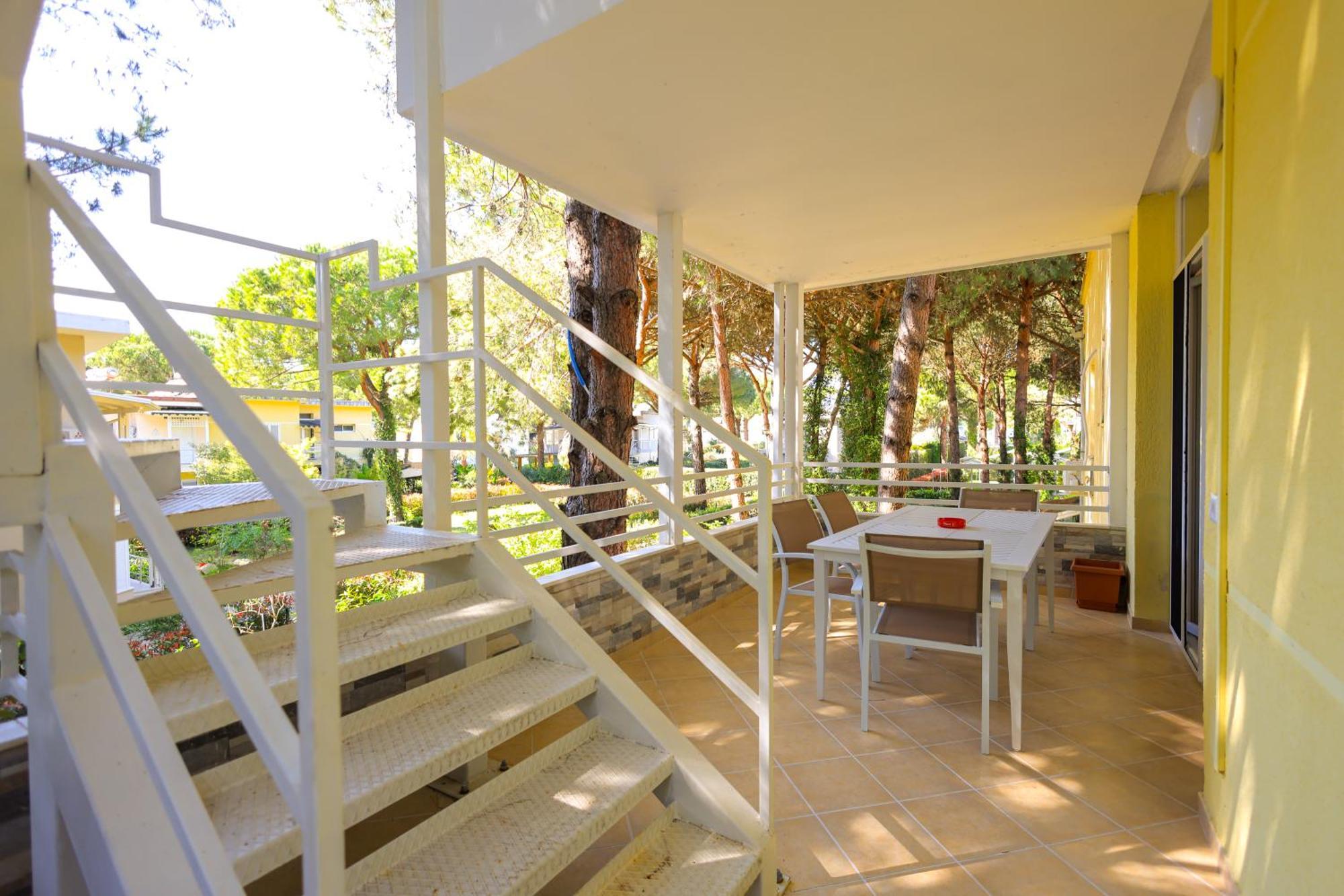 Grandstay Villa Perla Resort Дуррес Экстерьер фото