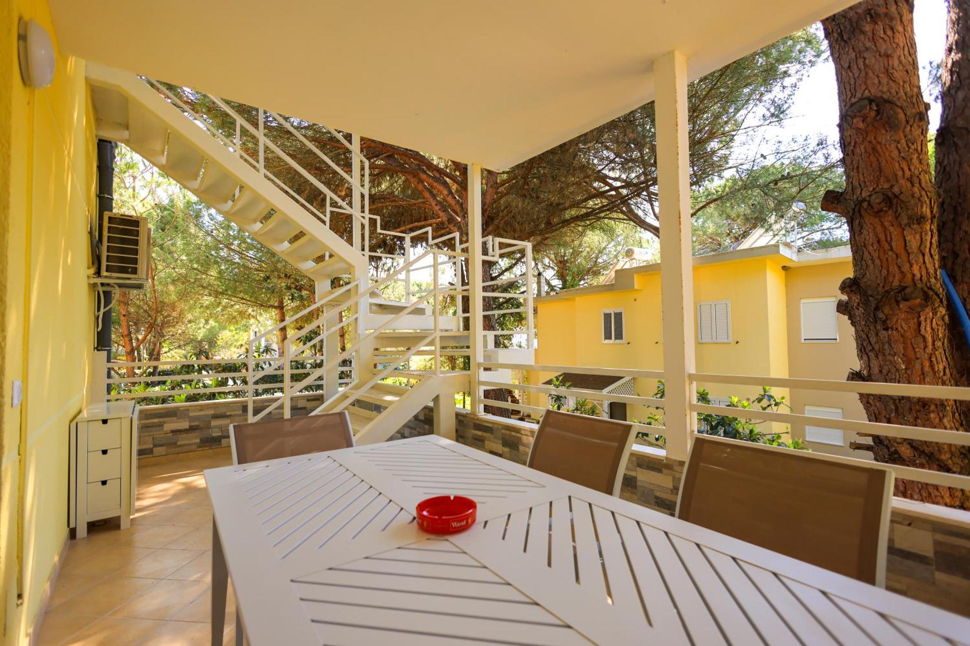 Grandstay Villa Perla Resort Дуррес Экстерьер фото