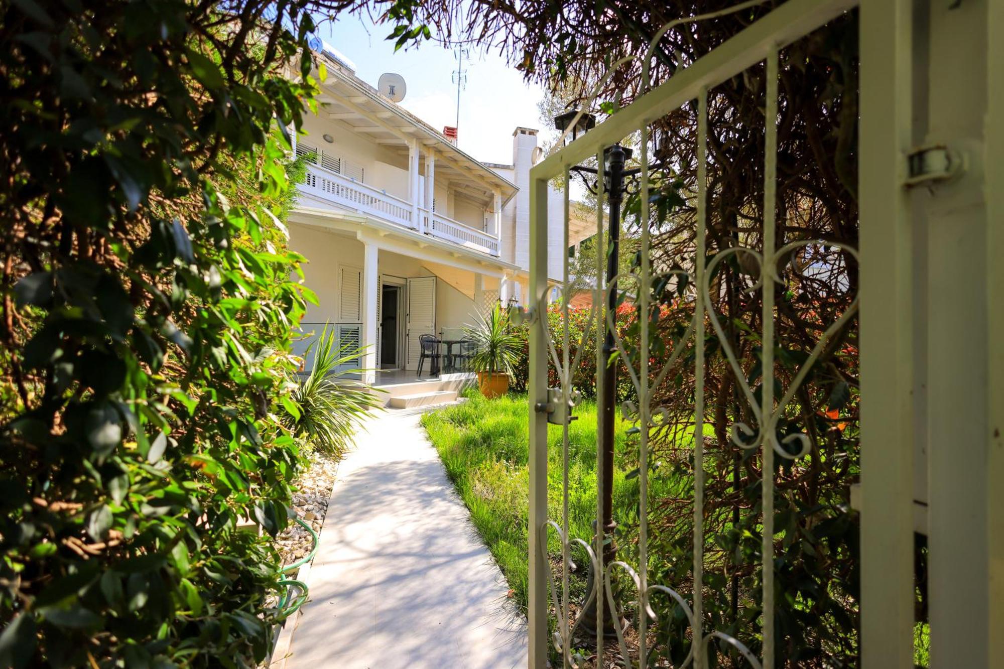 Grandstay Villa Perla Resort Дуррес Экстерьер фото